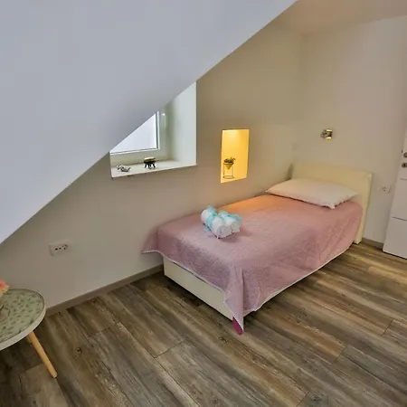 Impeccable 3-bed In Lägenhet