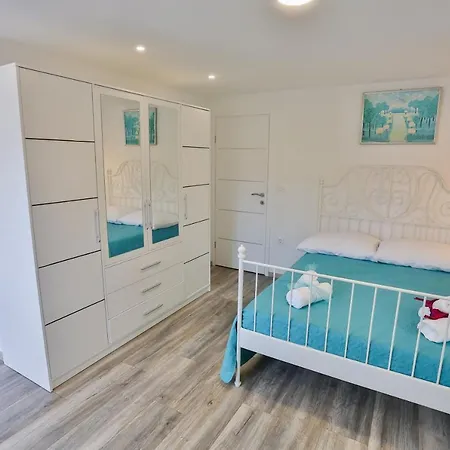 Lägenhet Impeccable 3-bed In *