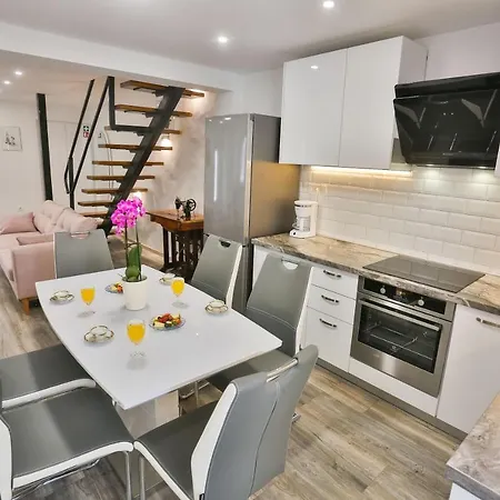 Impeccable 3-bed In Lägenhet