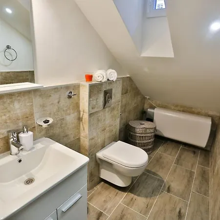 Lägenhet Impeccable 3-bed In