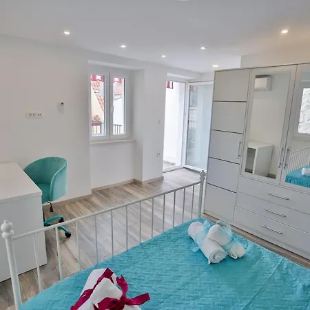 Impeccable 3-bed In Lägenhet Split