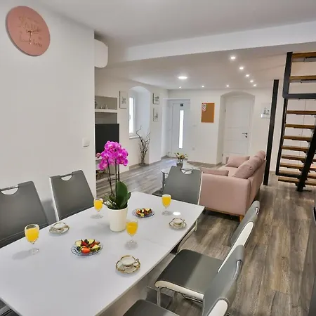 Impeccable 3-bed In Lägenhet