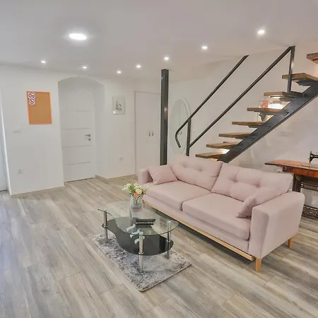 Impeccable 3-bed In Lägenhet *