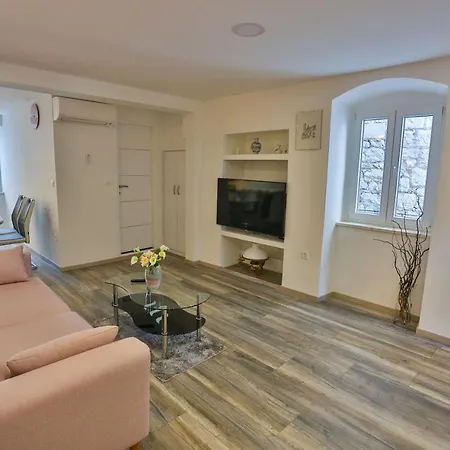 Lägenhet Impeccable 3-bed In Split